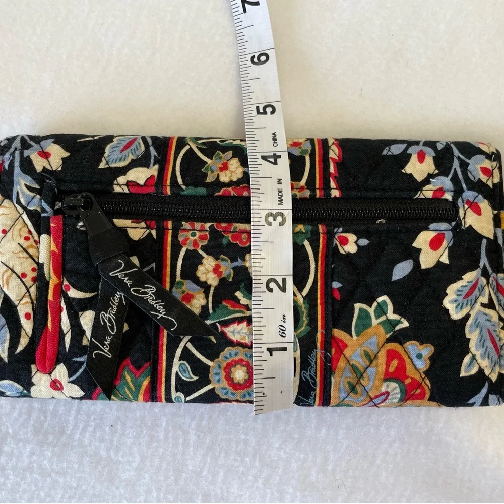 Vera Bradley Checkbook Wallet Magnetic Close Lots of Card Slots - Picture 6 of 6
